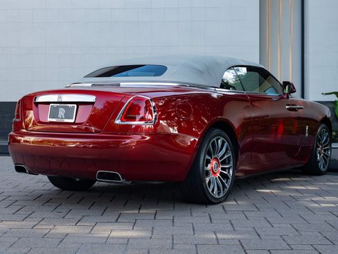 Used 2018 Rolls-Royce Dawn RWD image 3