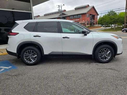 Used 2024 Nissan Rogue S AWD/4WD image 35