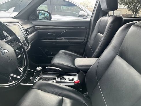 Used 2018 Mitsubishi Outlander LE image 10