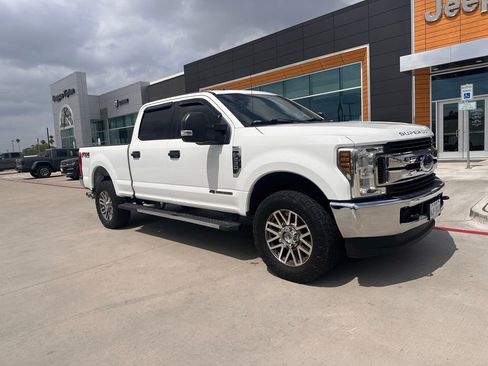 Used 2018 Ford F250 XLT w/ FX4 Off-Road Package AWD/4WD image 2