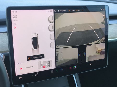 Used 2021 Tesla Model Y Long Range AWD/4WD image 26