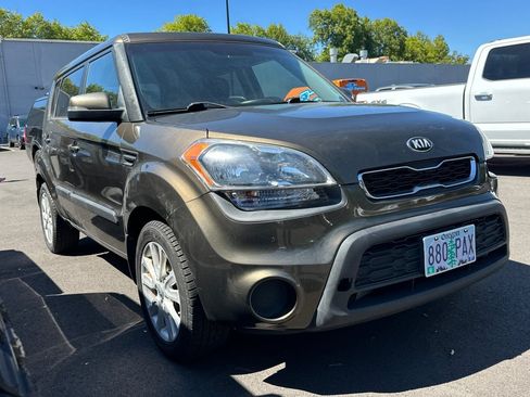 Used 2013 Kia Soul + w/ Audio Pkg FWD image 2