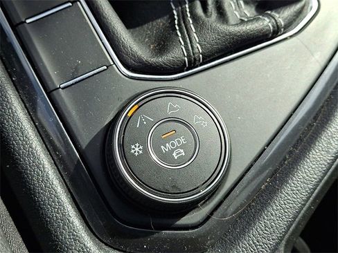 Used 2022 Volkswagen Tiguan SE image 25