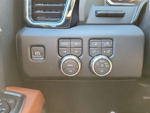 New 2026 GMC Sierra 2500 Denali Ultimate w/ Max Trailering Package image 13