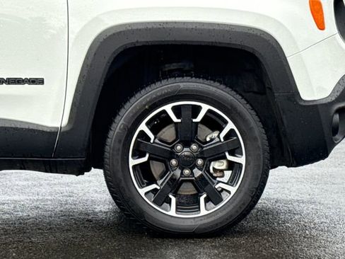 Used 2023 Jeep Renegade Latitude AWD/4WD image 7