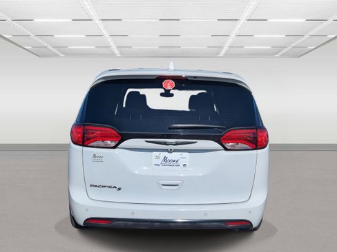 Used 2019 Chrysler Pacifica Touring Plus w/ S Appearance Package image 4