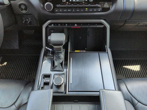 Used 2026 Toyota Sequoia Platinum AWD/4WD image 23