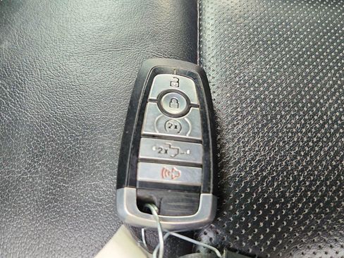 Used 2021 Ford F250 Lariat w/ Lariat Ultimate Package AWD/4WD image 18