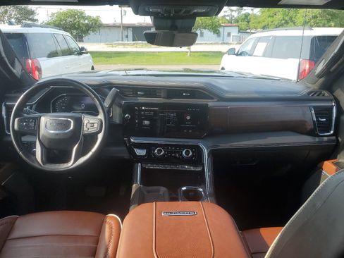 Used 2025 GMC Sierra 2500 Denali Ultimate w/ Max Trailering Package AWD/4WD image 9
