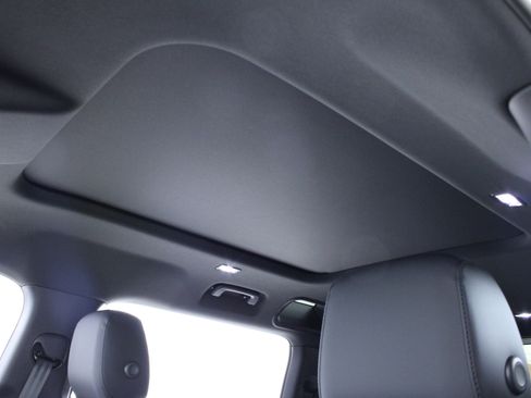 New 2026 Land Rover Defender 110 X-Dynamic SE image 24