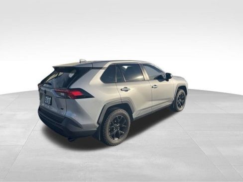Used 2022 Toyota RAV4 LE FWD image 8