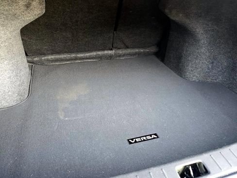 Used 2015 Nissan Versa SV FWD image 29