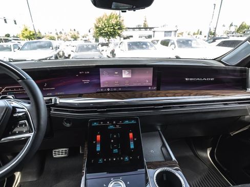 Used 2025 Cadillac Escalade Sport Platinum w/ LPO, Floor Liner Package AWD/4WD image 24