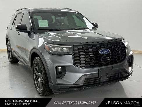 Used 2025 Ford Explorer ST-Line w/ Premium Package RWD image 4