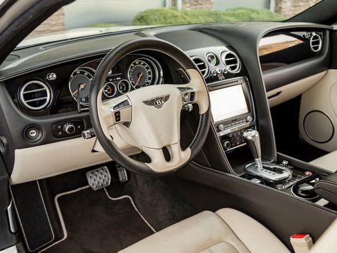 Used 2015 Bentley Continental GT image 19