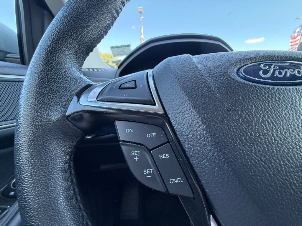 Used 2024 Ford Edge SEL AWD/4WD image 16