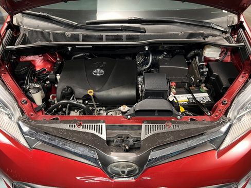 Used 2019 Toyota Sienna LE image 21