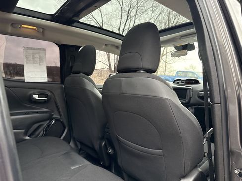 Used 2018 Jeep Renegade Altitude image 27