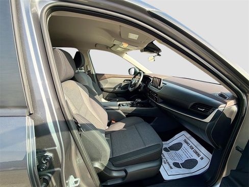 Used 2021 Nissan Rogue S image 30