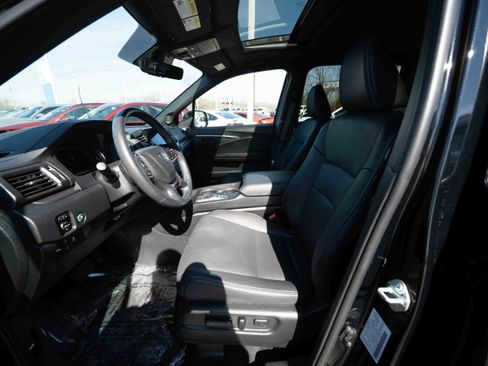 Certified 2025 Honda Passport EX-L image 9