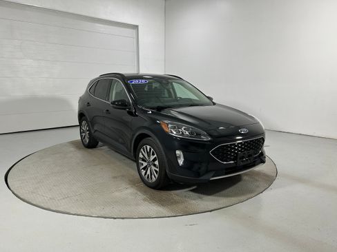 Used 2020 Ford Escape Titanium AWD/4WD image 2