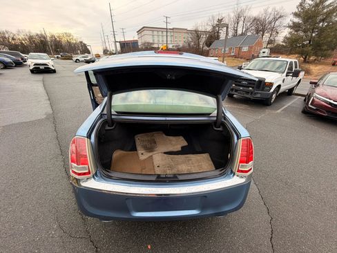 Used 2011 Chrysler 300 Limited image 31