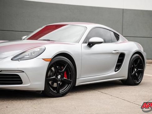 Used 2017 Porsche 718 Cayman RWD image 37