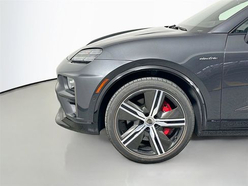 Certified 2024 Porsche Macan Turbo Electric AWD/4WD image 11