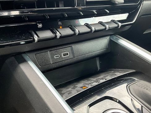 Used 2024 Chevrolet Colorado LT w/ LT Convenience Package II image 33