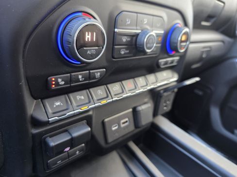 Used 2019 Chevrolet Silverado 1500 High Country w/ Technology Package image 14