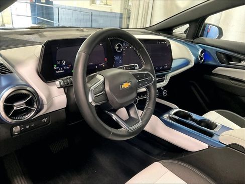 Used 2025 Chevrolet Equinox EV LT w/ Convenience Package AWD/4WD image 8