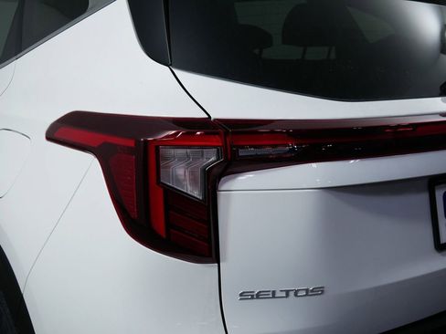 New 2026 Kia Seltos EX image 13