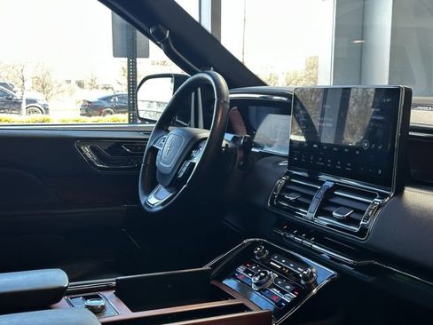 Certified 2024 Lincoln Navigator Reserve image 32