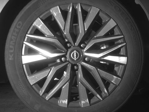 Used 2025 Nissan Altima 2.5 SV FWD image 13