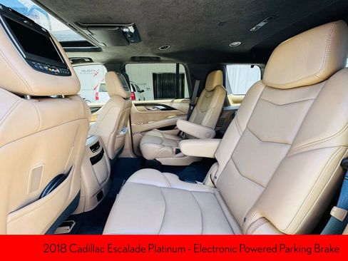 Used 2018 Cadillac Escalade Platinum RWD image 13