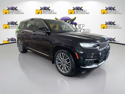 Used 2023 Jeep Grand Cherokee L Summit AWD/4WD image 3
