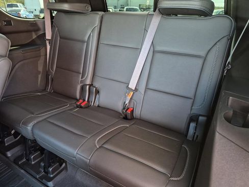 Used 2021 GMC Yukon Denali w/ Denali Premium Package AWD/4WD image 17