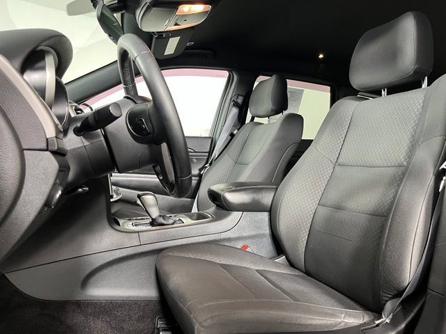 Used 2019 Jeep Grand Cherokee Laredo AWD/4WD image 17