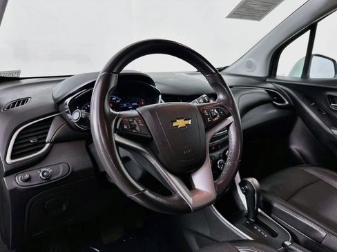 Used 2020 Chevrolet Trax LT w/ LT Convenience Package AWD/4WD image 9