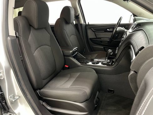 Used 2015 Chevrolet Traverse LT w/ Style and Technology Package FWD image 40