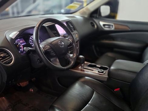 Used 2019 Nissan Pathfinder Platinum image 18