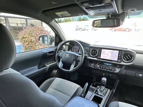 Used 2021 Toyota Tacoma TRD Sport w/ Technology Package AWD/4WD image 27