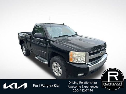 Used 2007 Chevrolet Silverado 1500 LT w/ 1LT Convenience Package AWD/4WD image 7