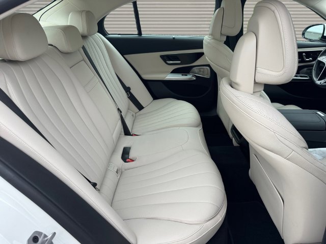 Used 2024 Mercedes-Benz E 350 4MATIC Sedan image 17