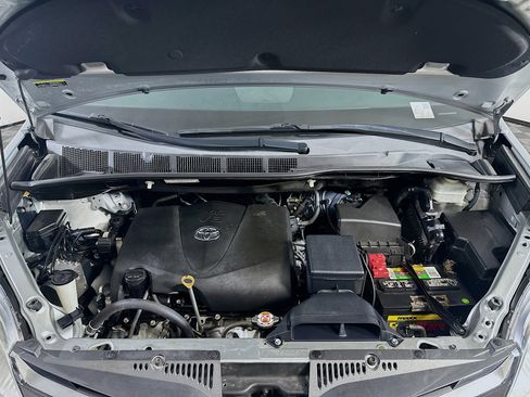 Used 2019 Toyota Sienna XLE image 37