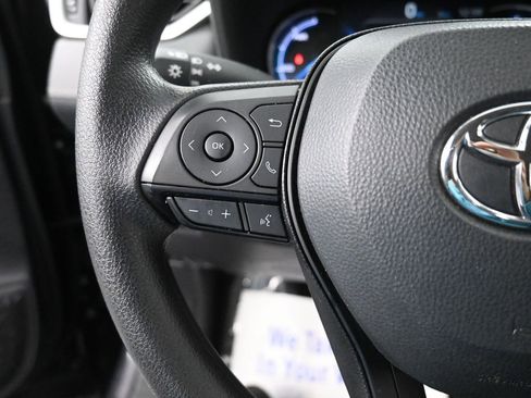 Used 2025 Toyota RAV4 LE image 31