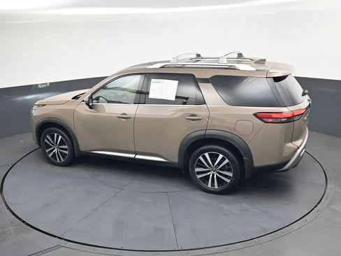 Used 2023 Nissan Pathfinder Platinum w/ Cargo Package AWD/4WD image 36