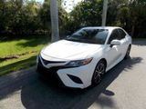 Used 2020 Toyota Camry SE image 3