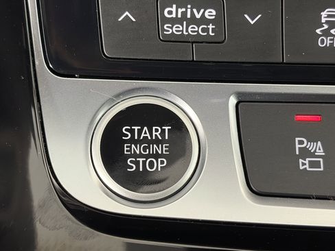 Certified 2025 Audi Q7 2.0T Premium w/ Convenience Plus Package image 27