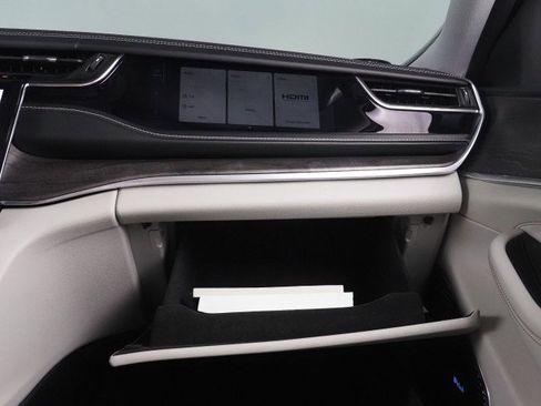 Used 2023 Jeep Grand Cherokee Overland image 49